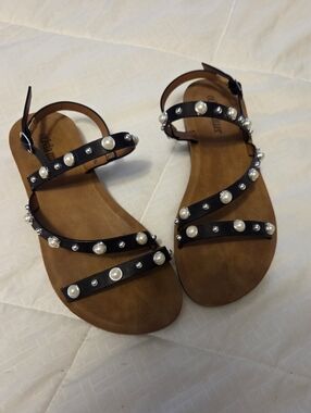 Women's Black Pearl-Embellished Strappy Sandals